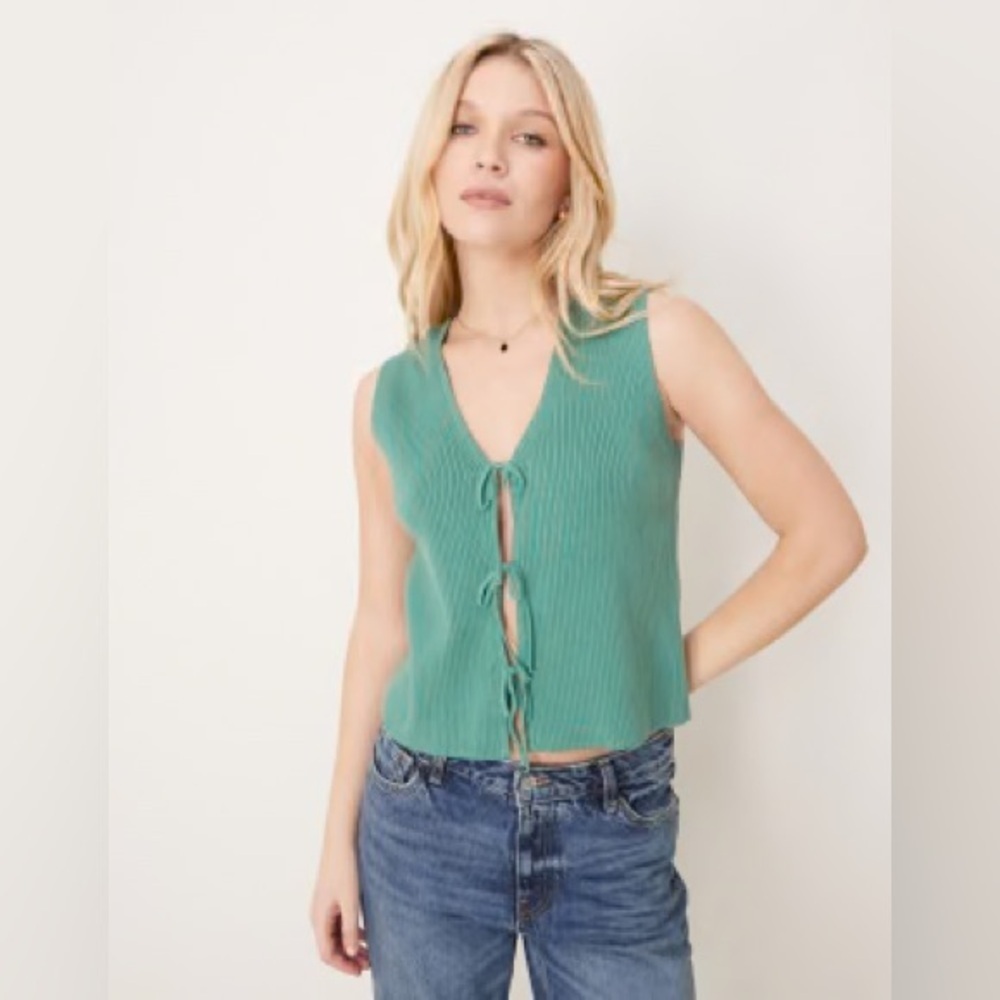 Abercrombie & Fitch Green Tie-Front Crop Top knit sleeveless size medium v neck